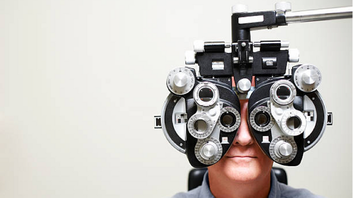 What’s the Difference between an Optometrist and an Optician, Anyway?